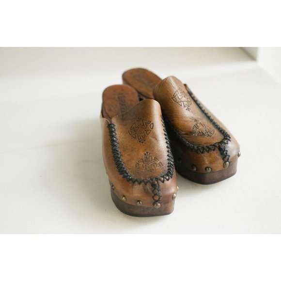 Vintage 70s Leather Hand Tooled Wood Sole Slip on Clogs 10B - Picture 10 of 10